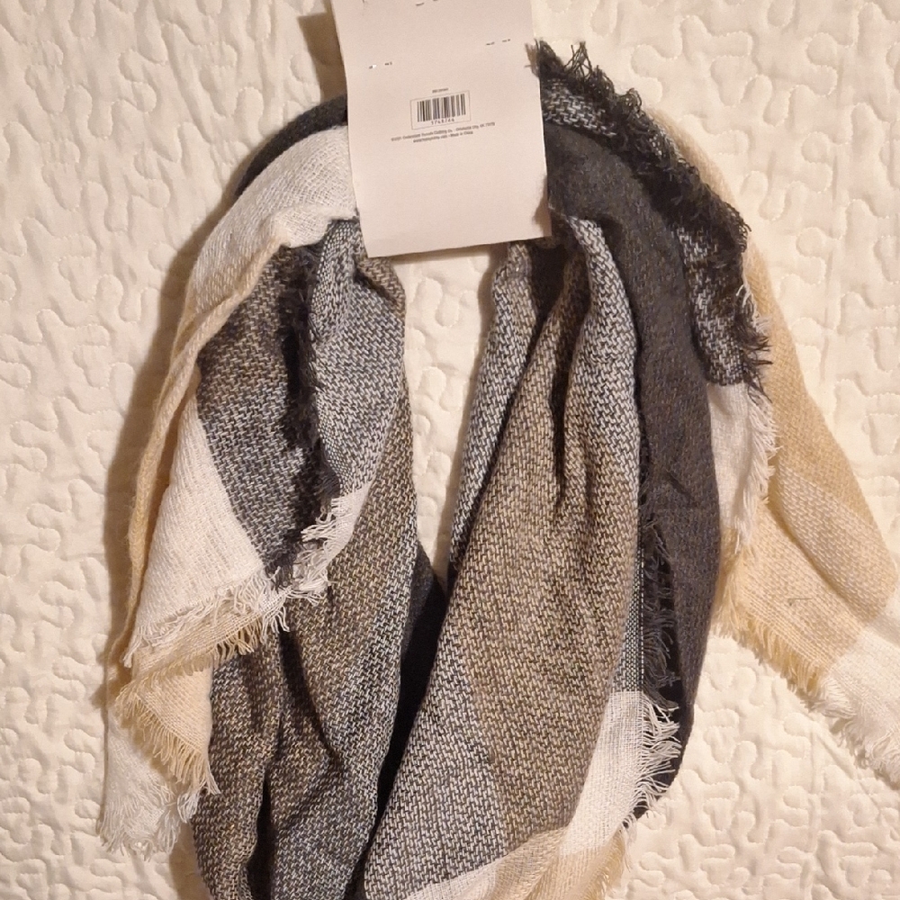 Women's Multi-Color Scarf - Picture 7 of 7